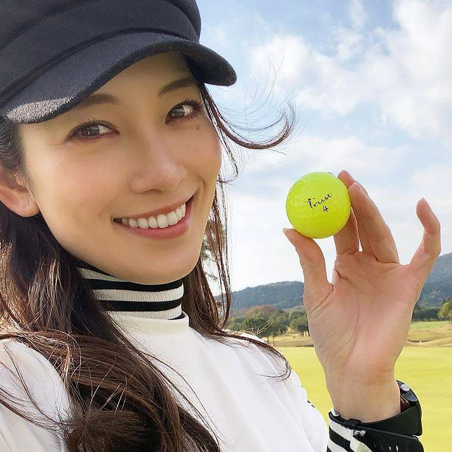 Trust Golf Balls Aurora Yellow - Eye-catching golf balls, crystal urethane, 12 balls 